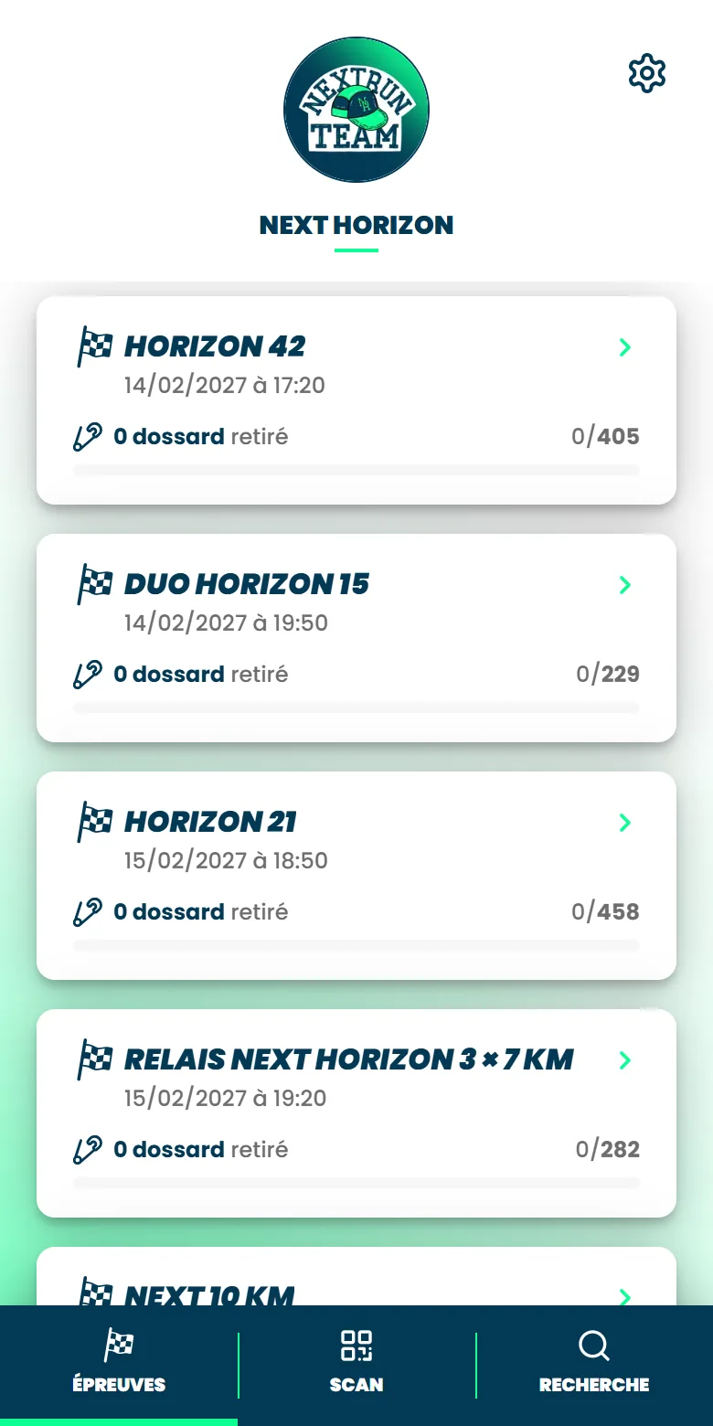 Le stand de retrait sur un téléphone, avec une carte par épreuve et les onglets Épreuves, Scan et Recherche