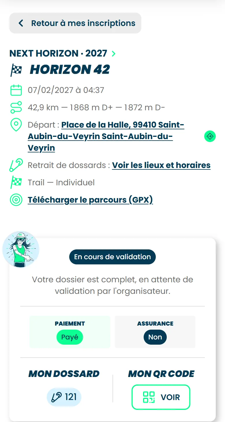 Le haut du tableau de bord d'une inscription, avec la course, le statut, le paiement, l'assurance, le numéro de dossard et le QR code