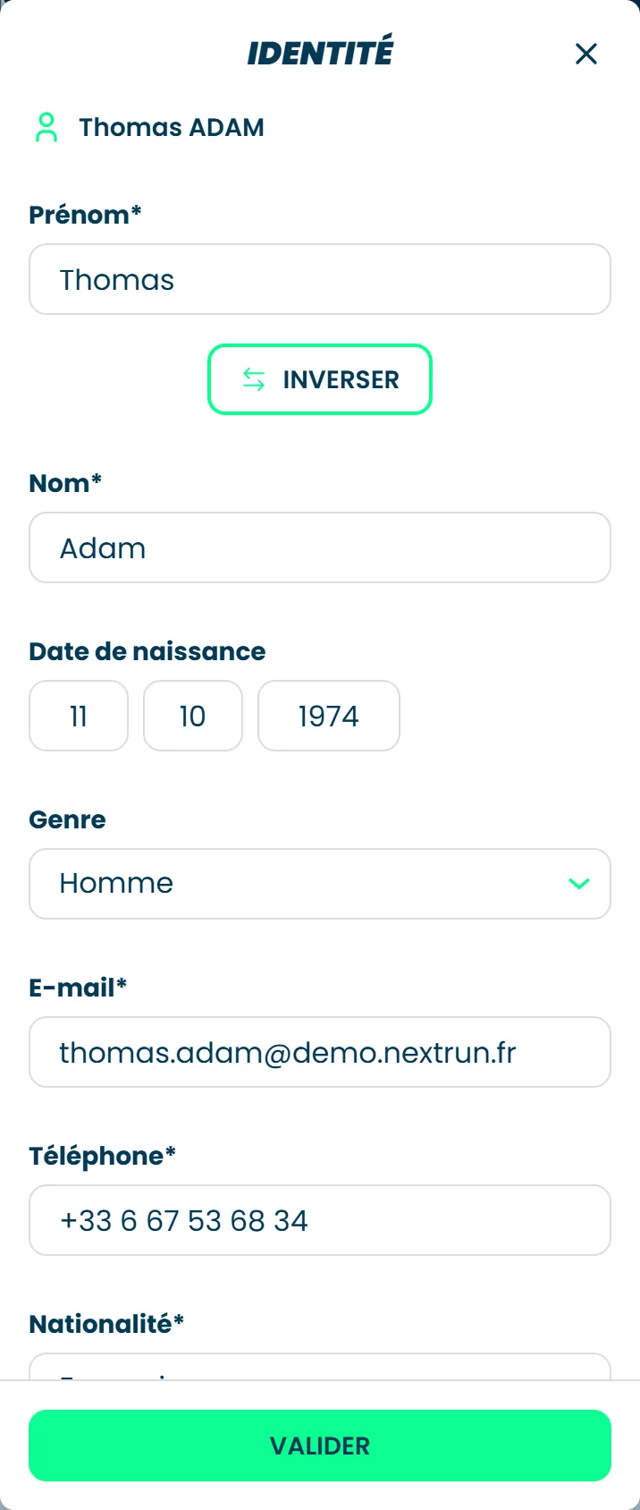 La fenêtre Identité, avec le prénom, le nom, la date de naissance, le genre, l'e-mail et le téléphone